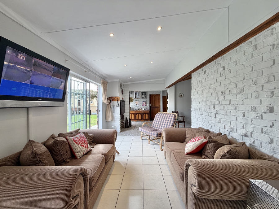 3 Bedroom Property for Sale in Wavecrest Eastern Cape